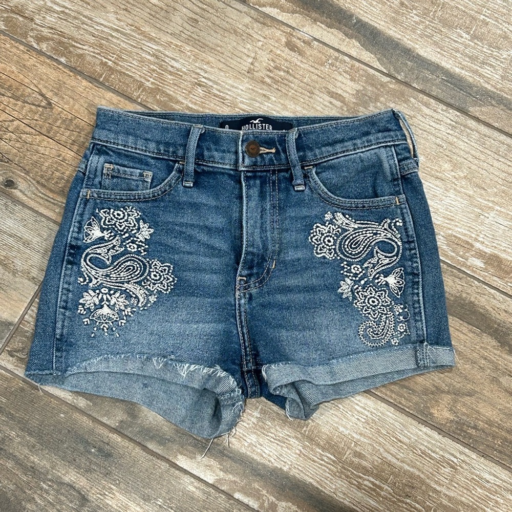 Hollister Short Shorts High Rise Vintage Stretch Sz 24 Embroidered Floral Denim